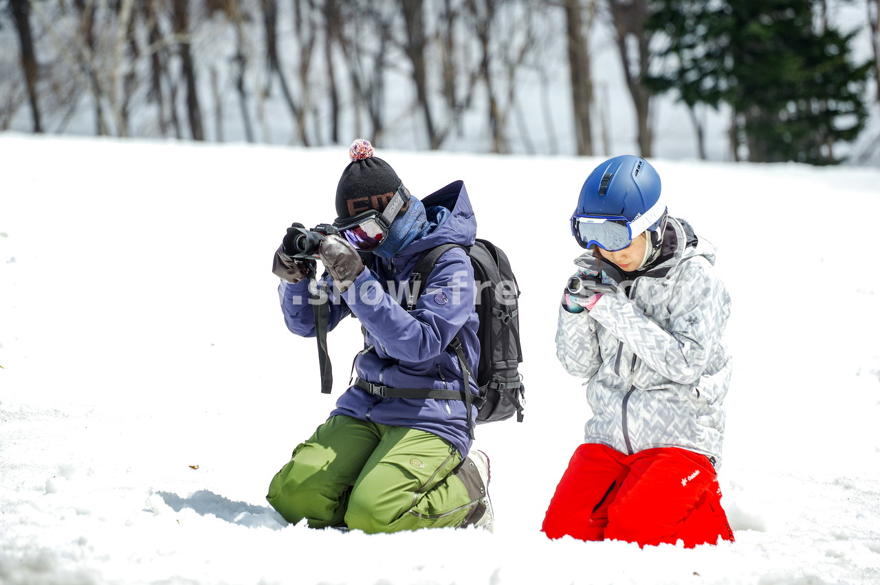 札幌国際スキー場 Mt.石井スポーツ ISHII SKI ACADEMY 校長・斉藤人之さんによる『斉藤塾』開講。本日のテーマは、「春雪！コブからスキーのたわみを楽しむ！！」(^^)v